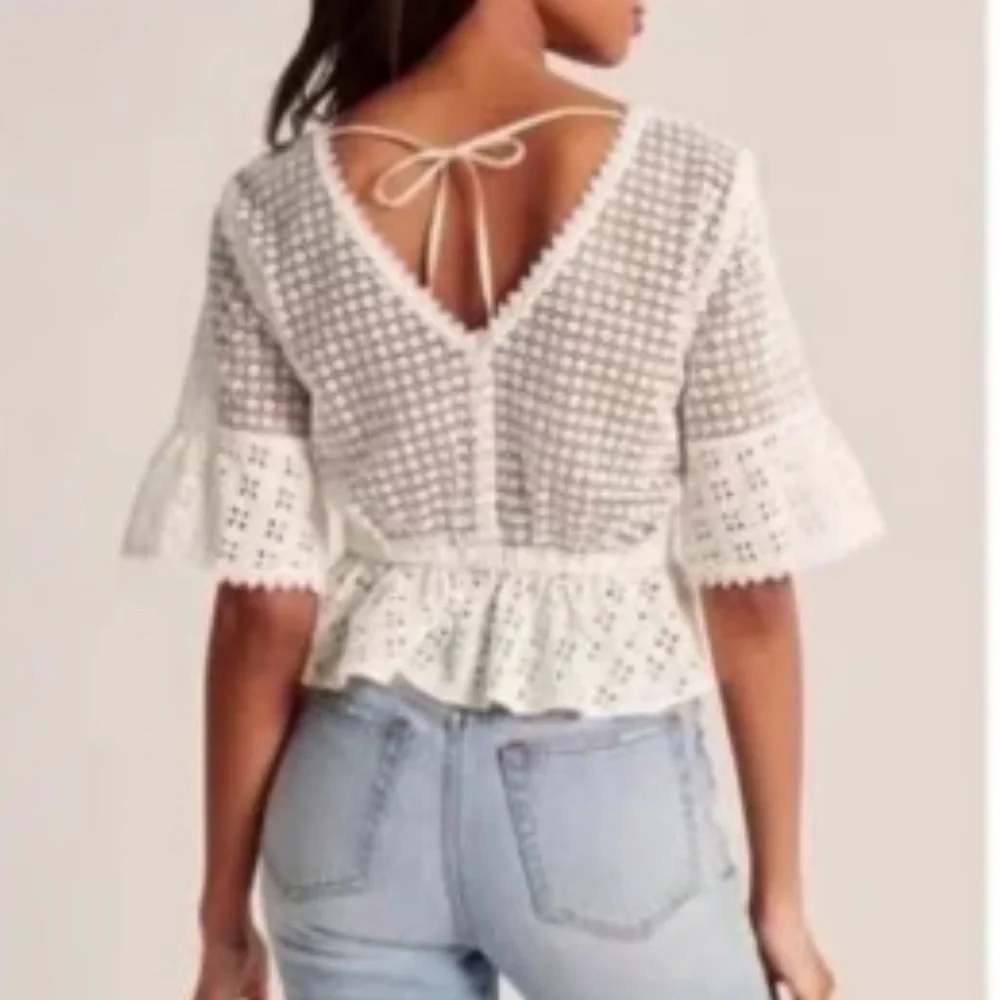 A&F crochet lace tie cropped top size XXS - Picture 3 of 6